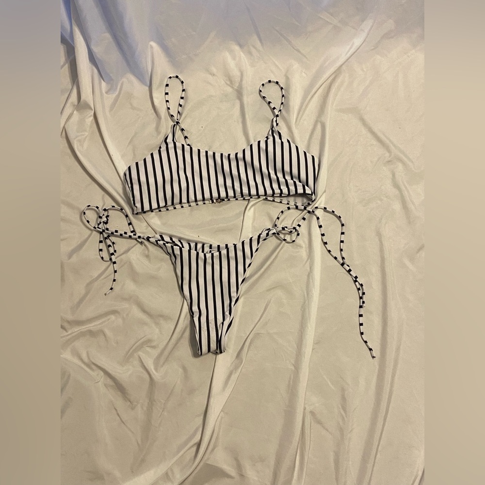 Juniors string bikini
